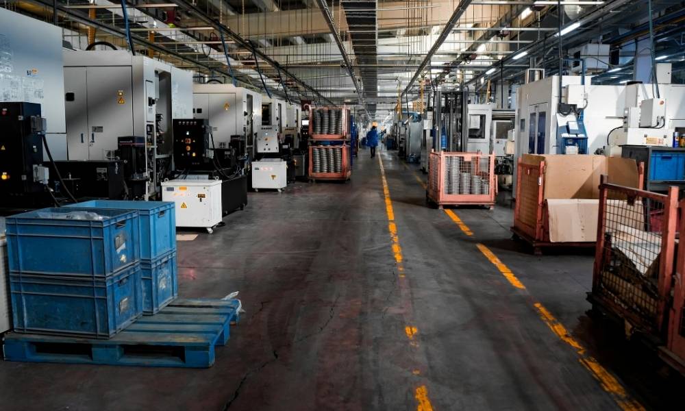 Management and operation of commercial centers (2)